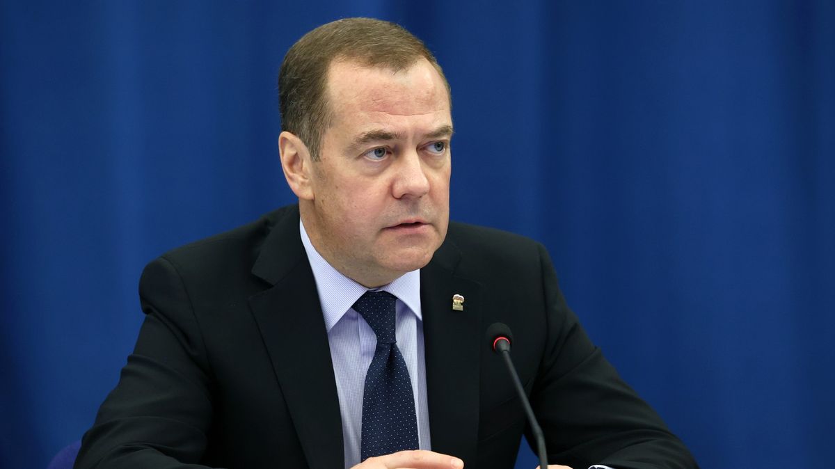Rusko by mohlo anektovat Jižní Osetii a Abcházii, prohlásil Medveděv